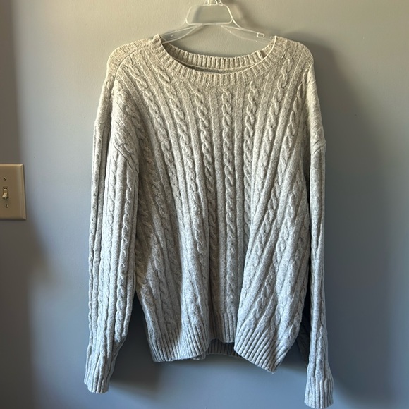 Hollister Women’s Cable Knit Sweater Gray Medium - Picture 3 of 5